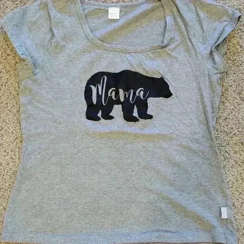 Mama Bear 🐻 t-shirt - Picture 3 of 3